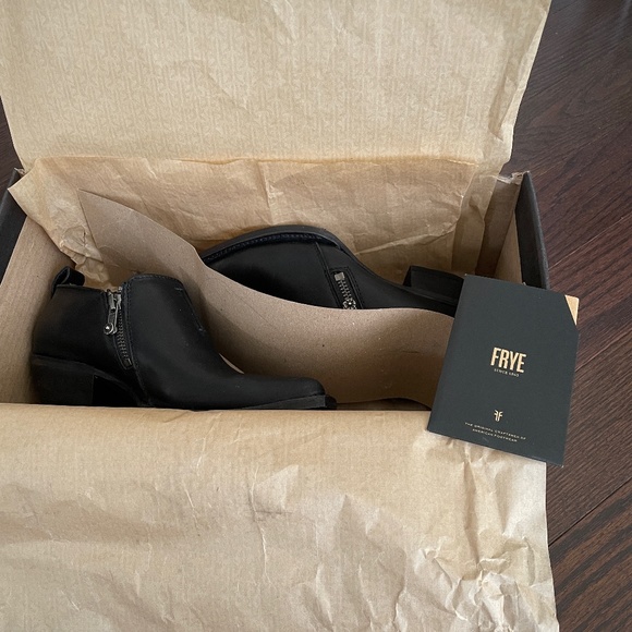 BNIB Frye Sacha Moto Shootie in Black 5.5 - Picture 8 of 9